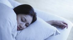 睡眠無呼吸症候群ってどんな症状？原因・治療法はあるの？病院で検査を受けるなら何科を受診すれば良い？いびきは関係ある？